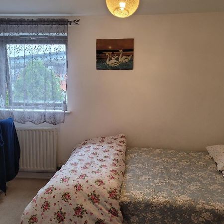 Room Near Heathrow Airport ฮิลลิงดัน ภายนอก รูปภาพ