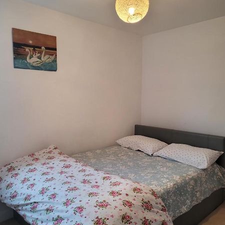 Room Near Heathrow Airport ฮิลลิงดัน ภายนอก รูปภาพ